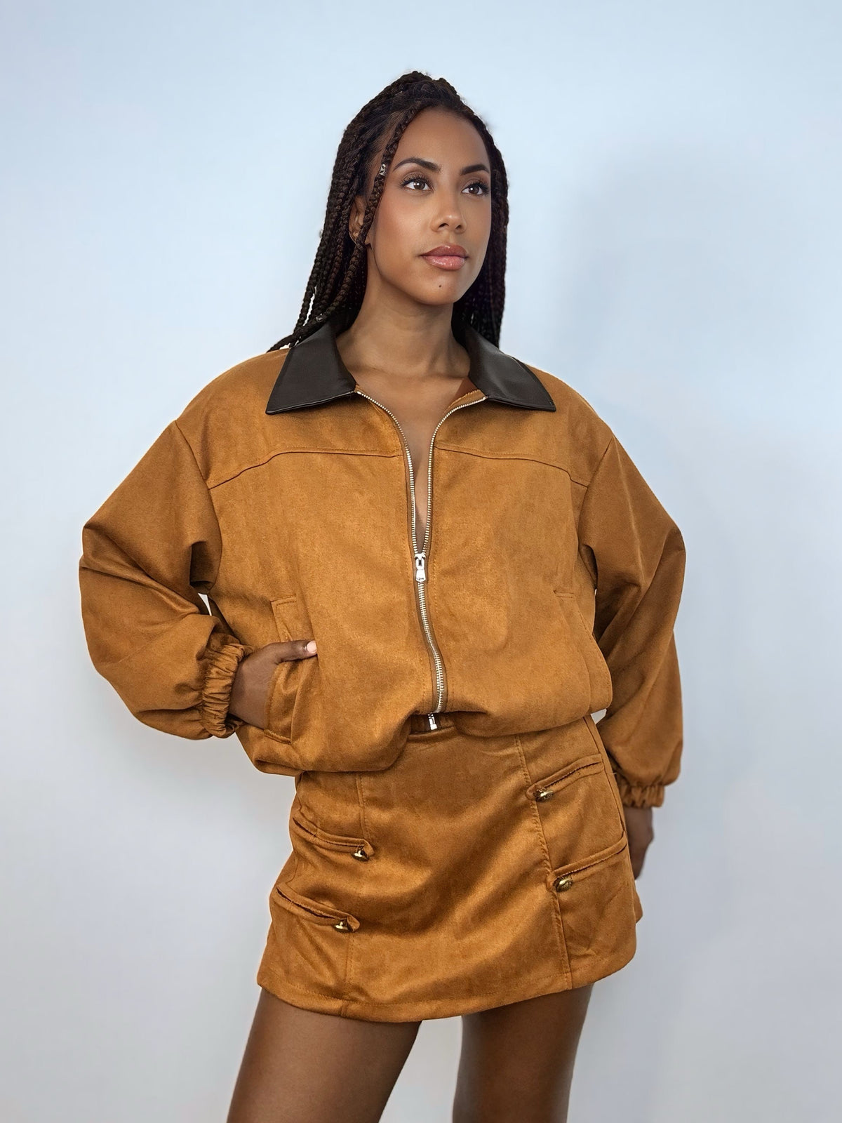 CONJUNTO BOMBER DE ANTE FALDA PANTALÓN