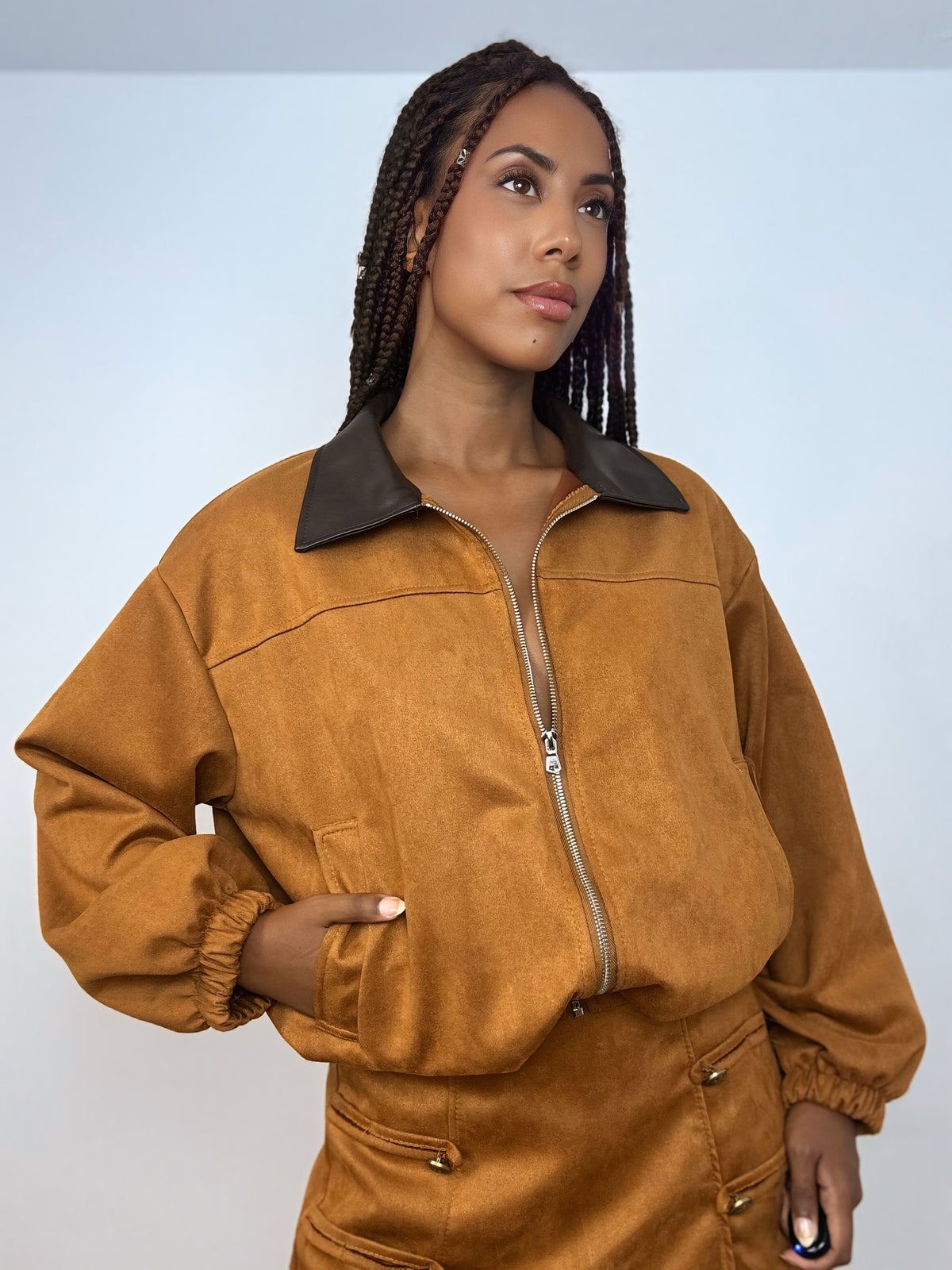 CONJUNTO BOMBER DE ANTE FALDA PANTALÓN