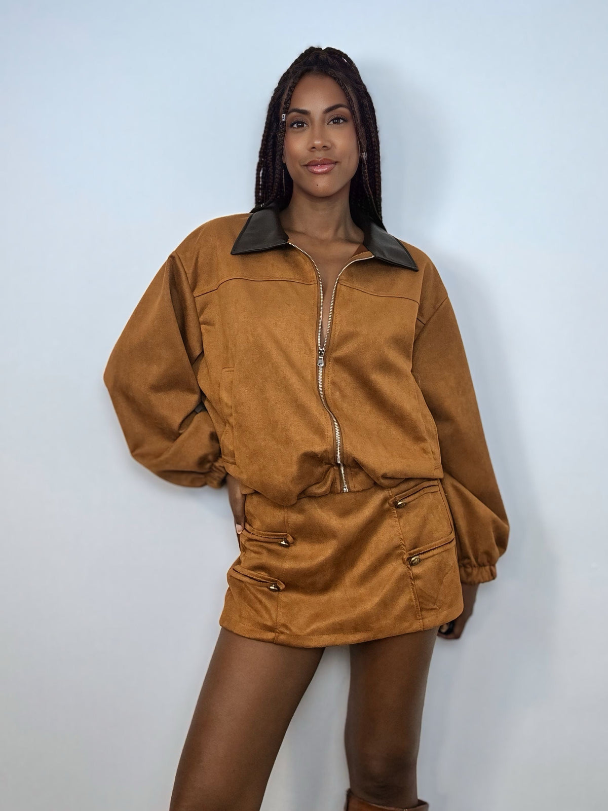 CONJUNTO BOMBER DE ANTE FALDA PANTALÓN