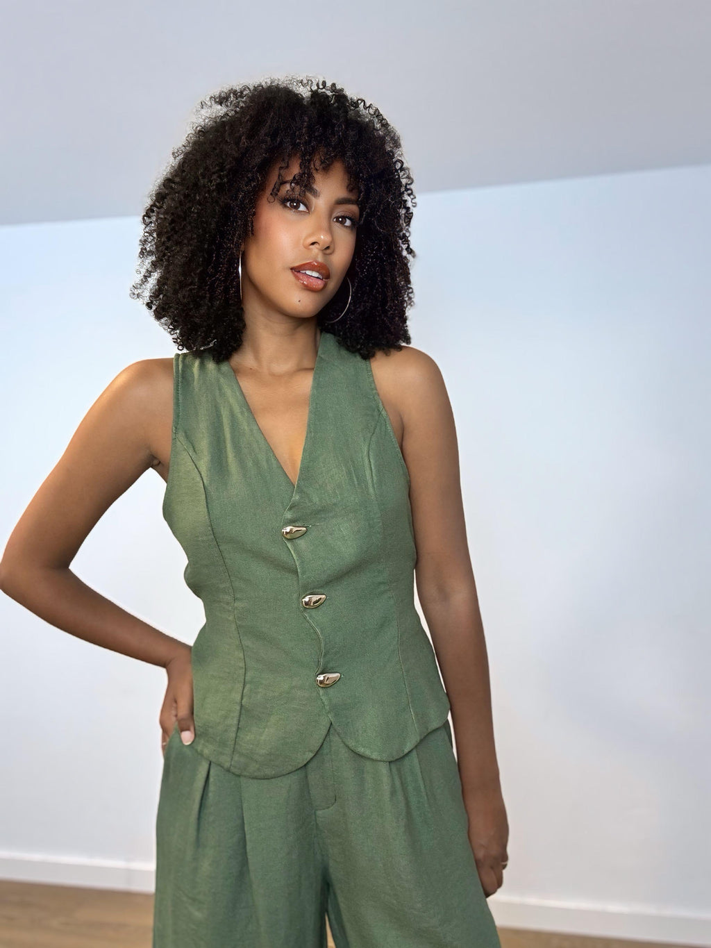 CONJUNTO CON BERMUDA TIPO LINO VERDE